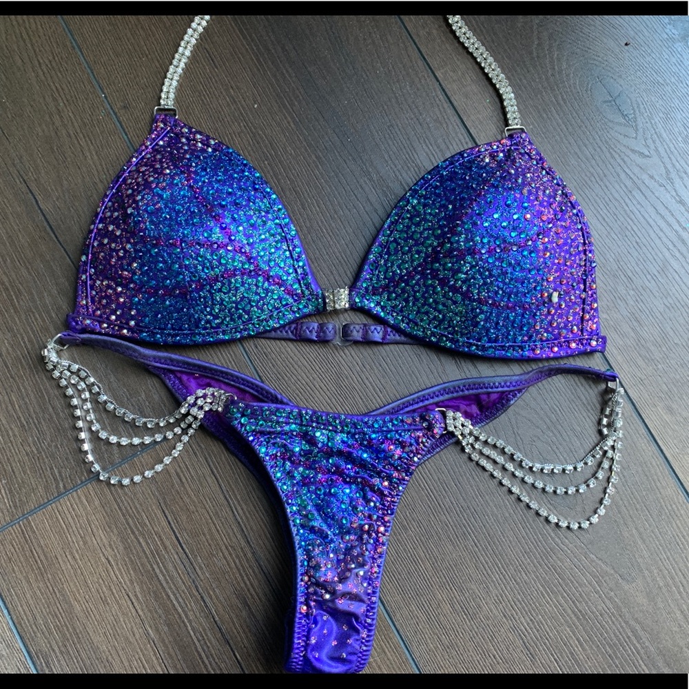 Bikini competition suit